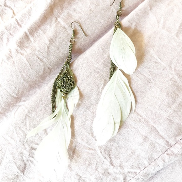 Feather dangle earrings - Picture 2 of 2